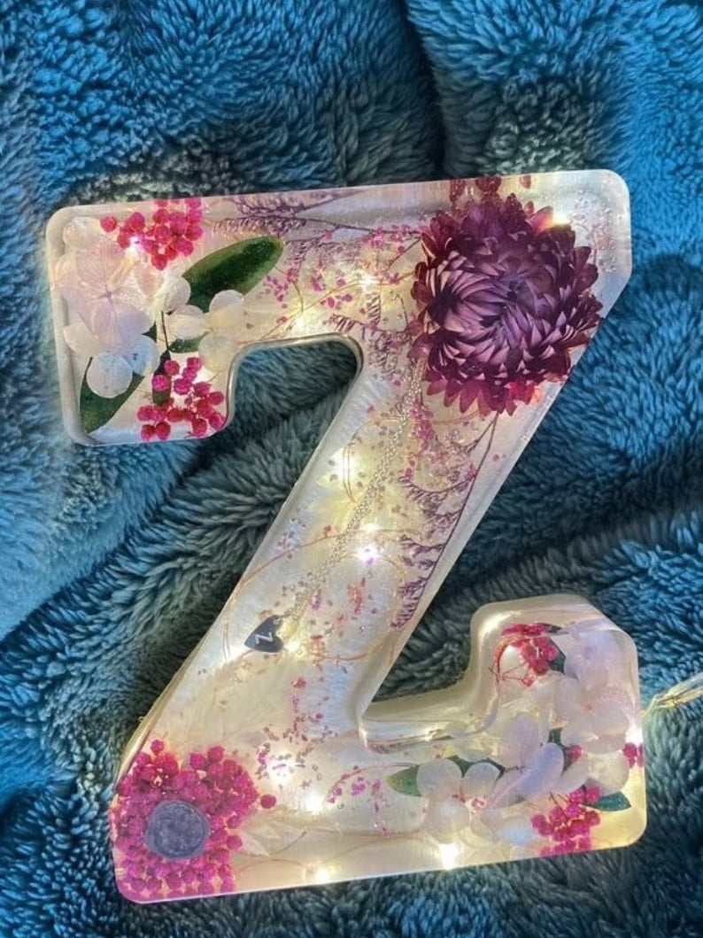 Handmade Floral Resin Night Light ~ Bring artistic light to your home effortlessly-