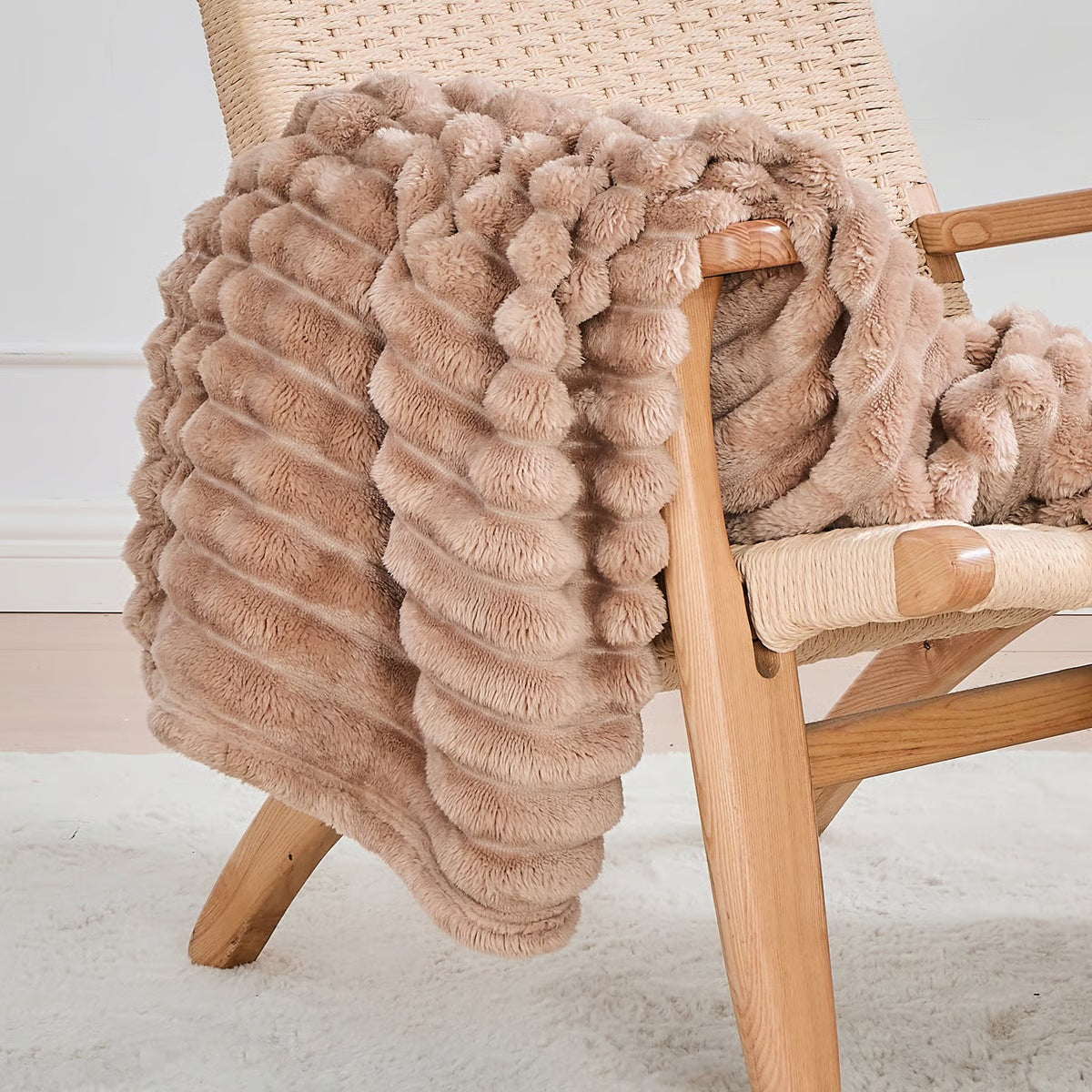 Viral Soft Plush Nap Blanket ~ Wrap yourself in cloud-like comfort anytime.