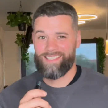 Wireless Lavalier Microphone ~ Professional sound quality, anytime, anywhere