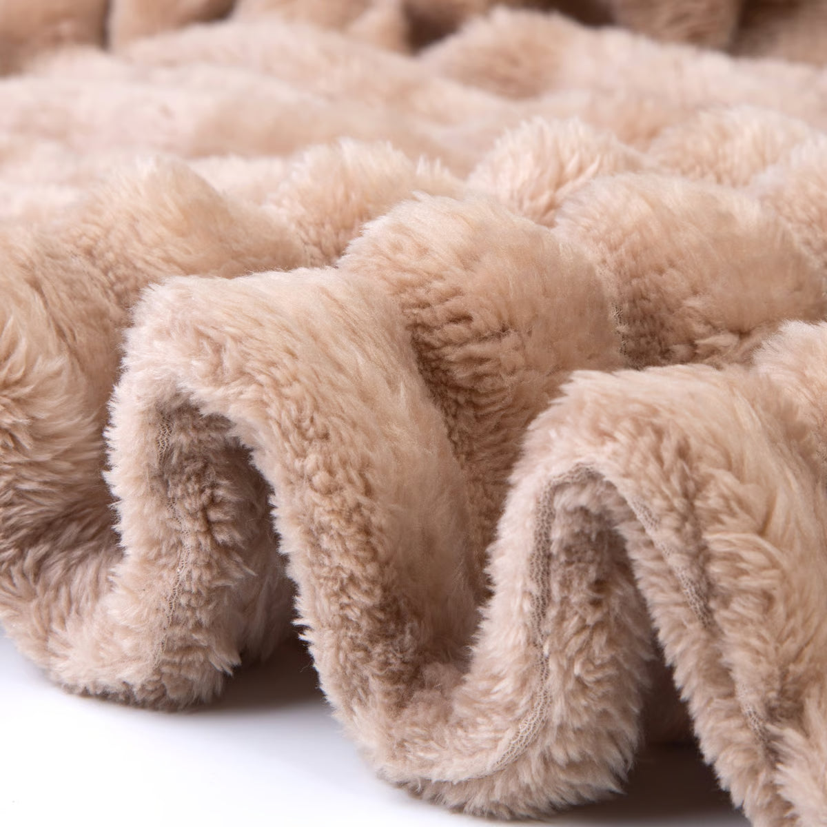 Viral Soft Plush Nap Blanket ~ Wrap yourself in cloud-like comfort anytime.