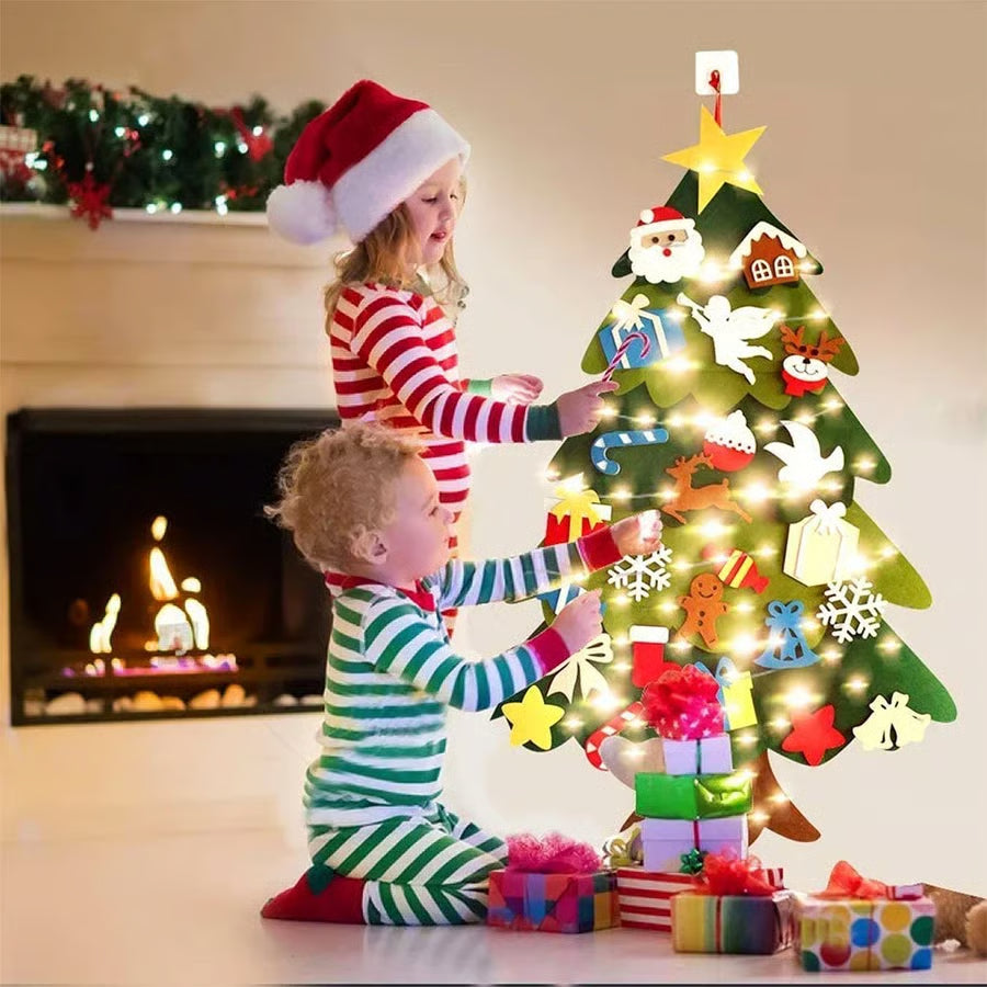 DIY Felt Christmas Tree Set ~ Because toddlers think glass balls are snacks.